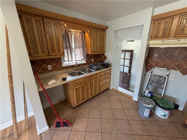 871 E 232nd Street, Euclid, OH 44123