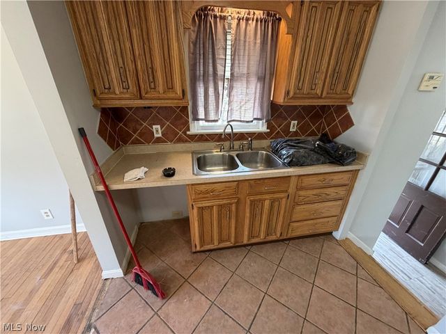 871 E 232nd Street, Euclid, OH 44123