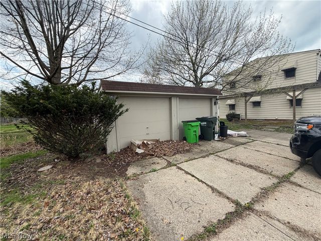 871 E 232nd Street, Euclid, OH 44123