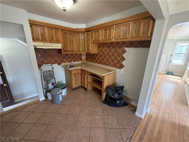 871 E 232nd Street, Euclid, OH 44123