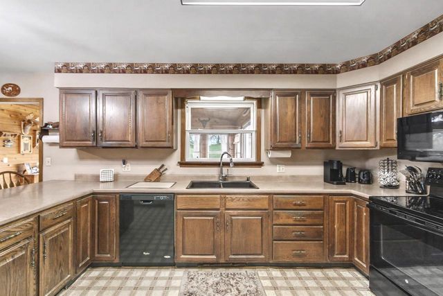 W8287 County Road P, Pardeeville, WI 53954