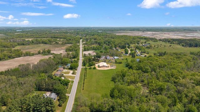 W8287 County Road P, Pardeeville, WI 53954