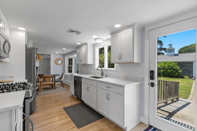 124 Pleasant Street, South Chatham, MA 02659