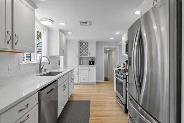 124 Pleasant Street, South Chatham, MA 02659