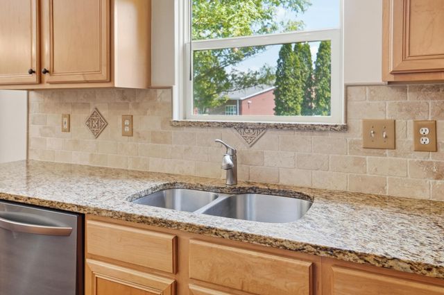 2201 Parklawn Drive, Lewis Center, OH 43035