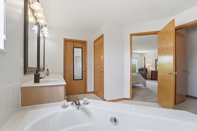 2201 Parklawn Drive, Lewis Center, OH 43035