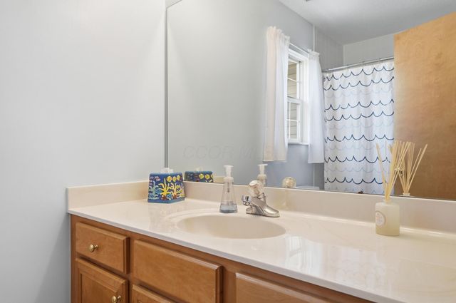 2201 Parklawn Drive, Lewis Center, OH 43035