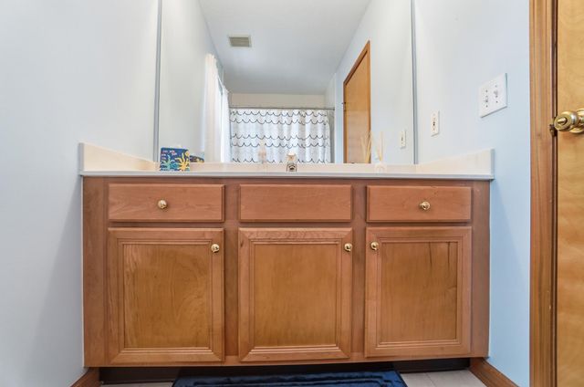 2201 Parklawn Drive, Lewis Center, OH 43035