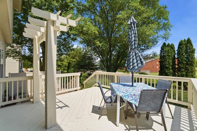 2201 Parklawn Drive, Lewis Center, OH 43035