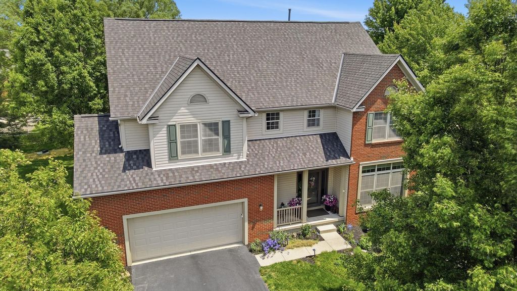 2201 Parklawn Drive, Lewis Center, OH 43035
