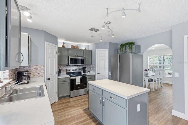 2150 SANDRIDGE CIRCLE, Eustis, FL 32726