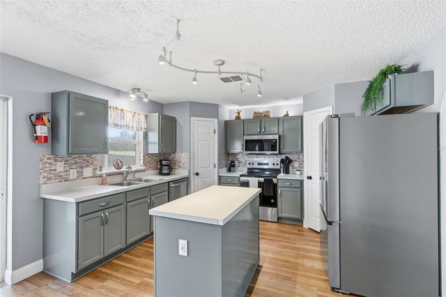 2150 SANDRIDGE CIRCLE, Eustis, FL 32726