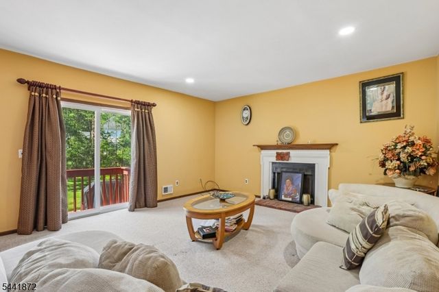 4 Viking Ct, Randolph Twp., NJ 07869
