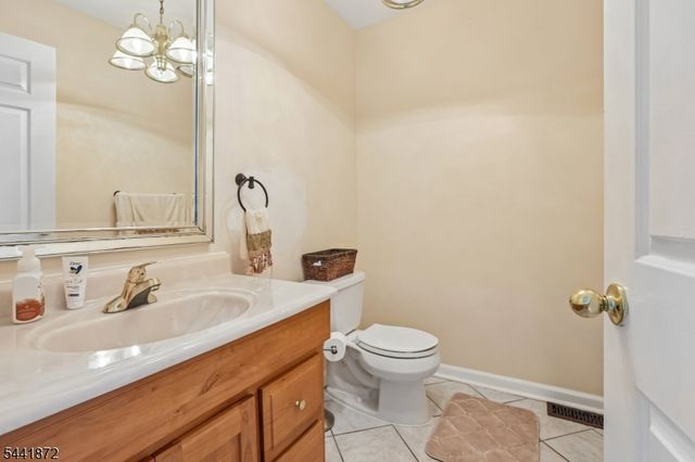 4 Viking Ct, Randolph Twp., NJ 07869