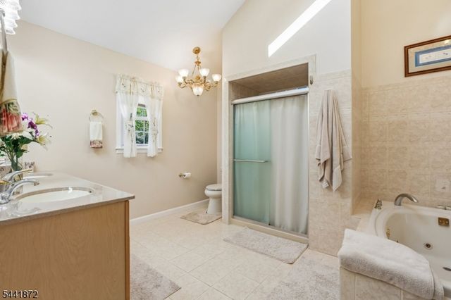 4 Viking Ct, Randolph Twp., NJ 07869