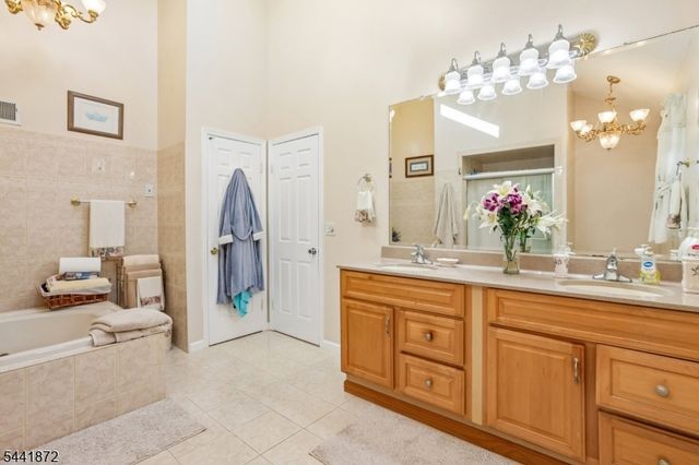 4 Viking Ct, Randolph Twp., NJ 07869