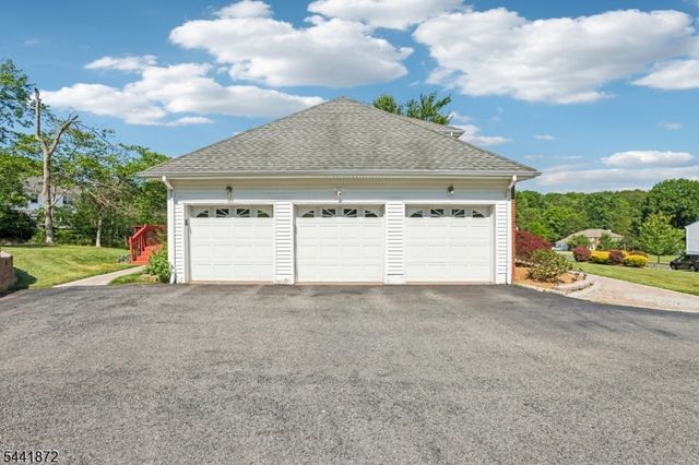 4 Viking Ct, Randolph Twp., NJ 07869