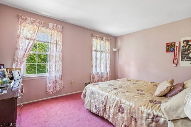 4 Viking Ct, Randolph Twp., NJ 07869