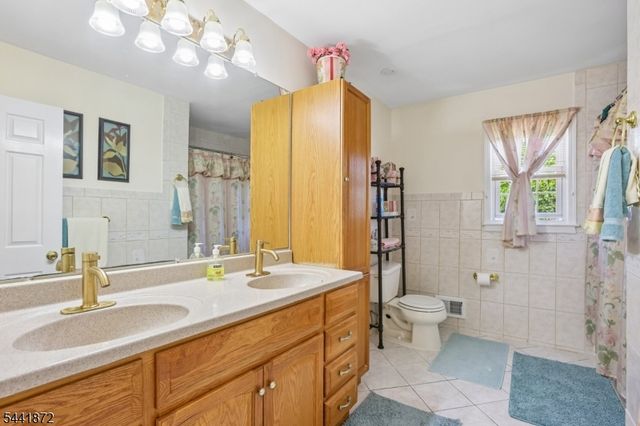 4 Viking Ct, Randolph Twp., NJ 07869