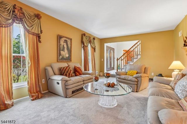 4 Viking Ct, Randolph Twp., NJ 07869