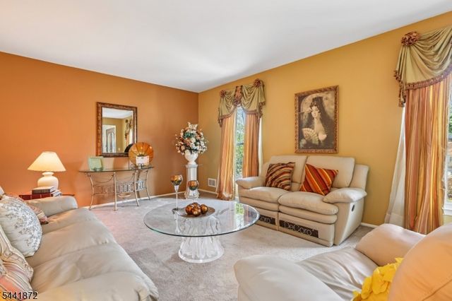 4 Viking Ct, Randolph Twp., NJ 07869