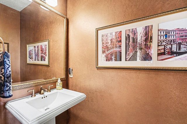 1520 Bridgewater Road, Golden Valley, MN 55422