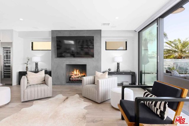 4106 River Avenue 2, Newport Beach, CA 92663