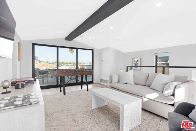 4106 River Avenue 2, Newport Beach, CA 92663