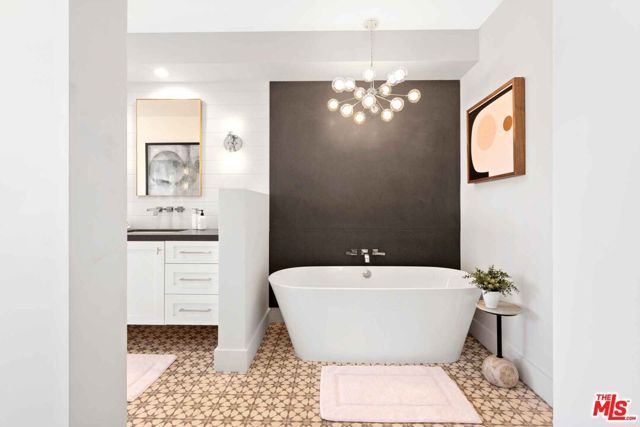 4106 River Avenue 2, Newport Beach, CA 92663