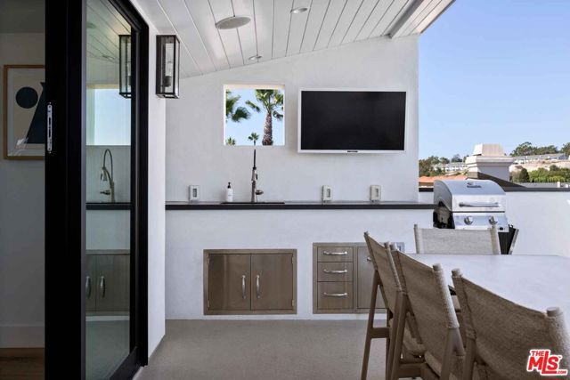 4106 River Avenue 2, Newport Beach, CA 92663