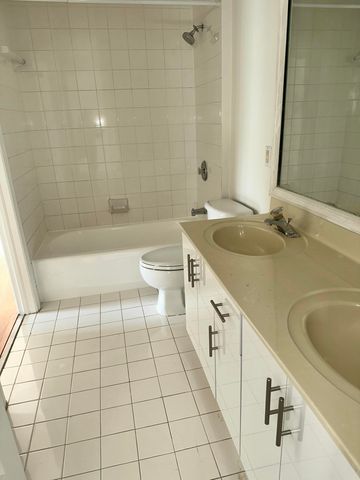 7085 Nova Drive 320, Davie, FL 33317