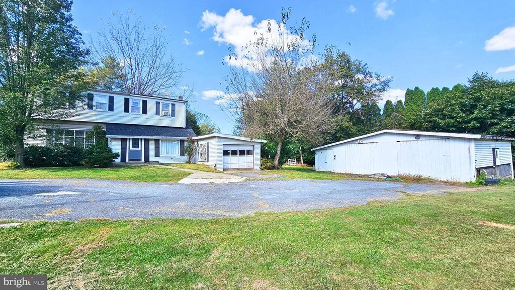 2067 LEITHSVILLE RD, Hellertown, PA 18055