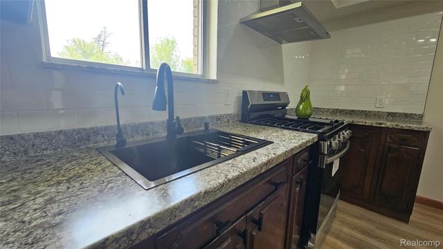2469 Hatherly Avenue, Flint Charter Township, MI 48504