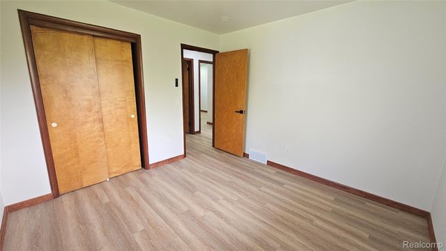 2469 Hatherly Avenue, Flint Charter Township, MI 48504
