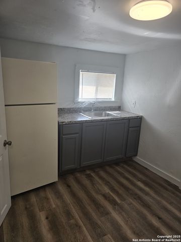 553 Barrett B, San Antonio, TX 78225