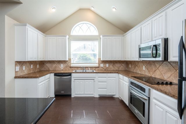 10913 Golfview Way, Benbrook, TX 76126