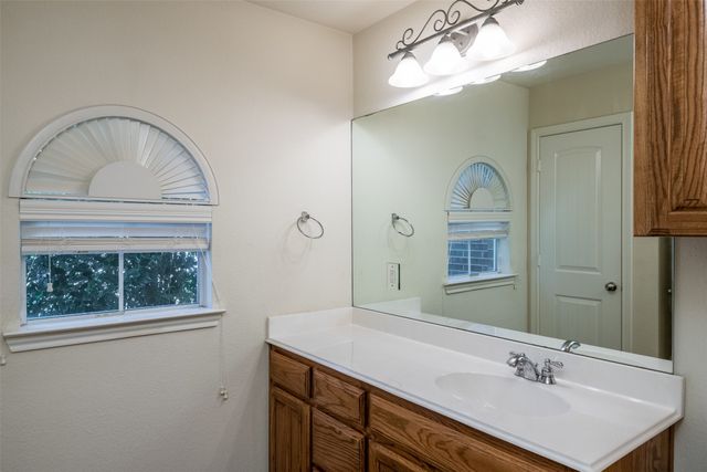 10913 Golfview Way, Benbrook, TX 76126