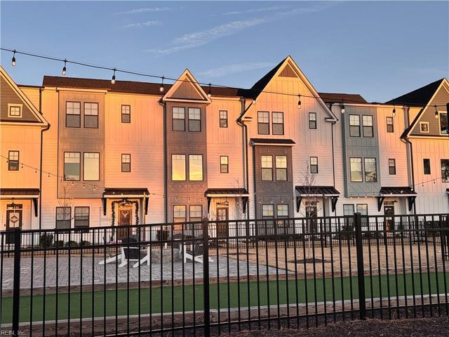 912 Jennings Ln, Chesapeake, VA 23322