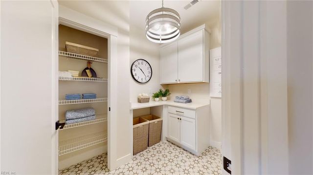 912 Jennings Ln, Chesapeake, VA 23322