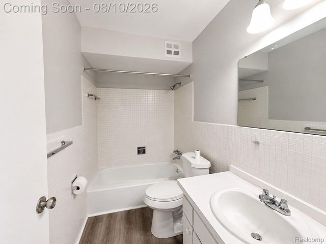 1954 Axtell Drive 5, Troy, MI 48084
