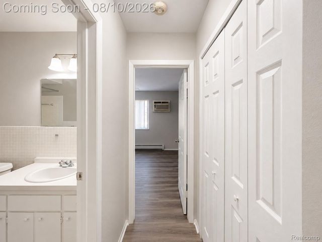 1954 Axtell Drive 5, Troy, MI 48084
