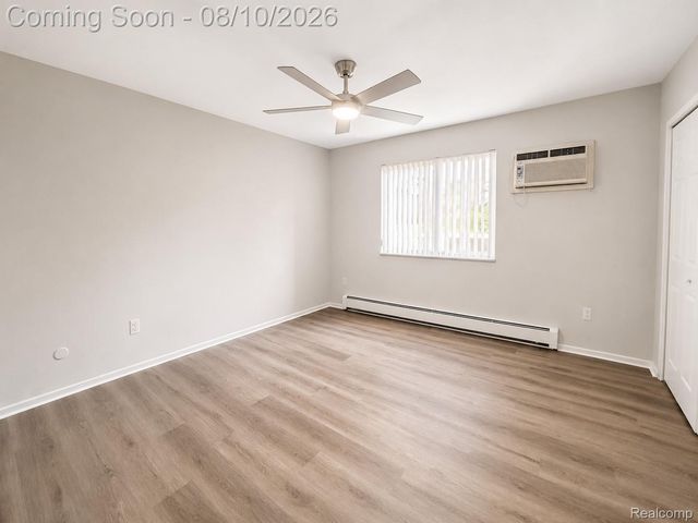 1954 Axtell Drive 5, Troy, MI 48084