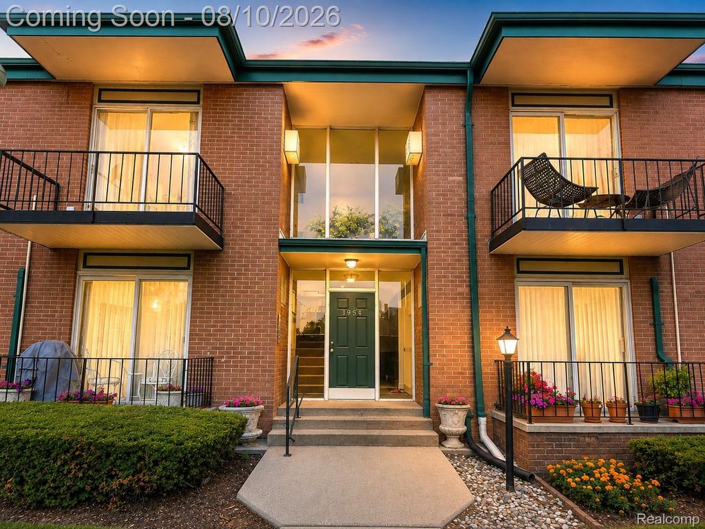 1954 Axtell Drive 5, Troy, MI 48084
