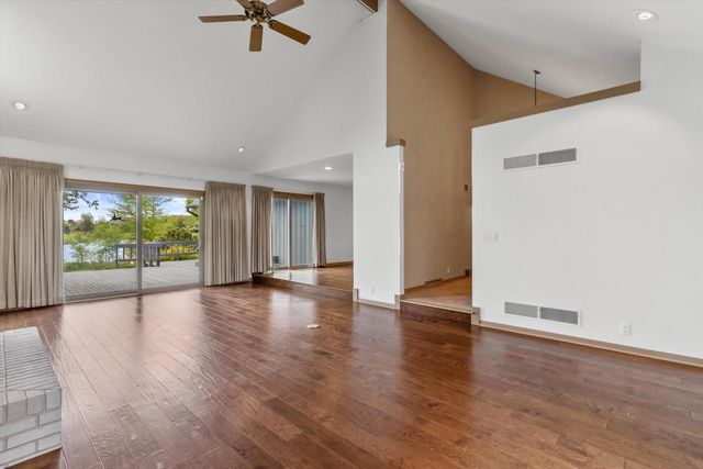 25 Lakewood DRIVE, Wind Point, WI 53402
