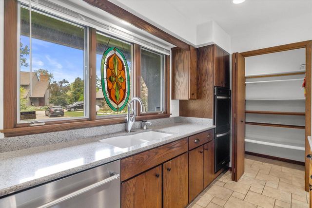 25 Lakewood DRIVE, Wind Point, WI 53402