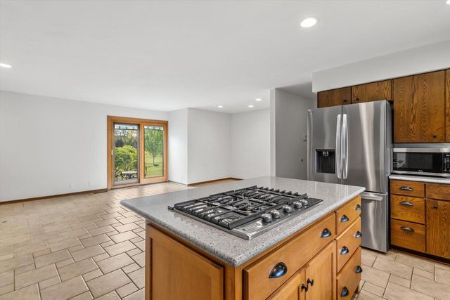 25 Lakewood DRIVE, Wind Point, WI 53402