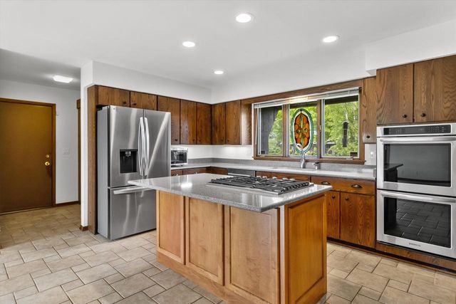 25 Lakewood DRIVE, Wind Point, WI 53402