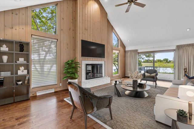 25 Lakewood DRIVE, Wind Point, WI 53402