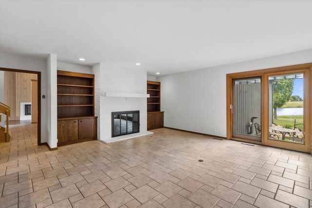 25 Lakewood DRIVE, Wind Point, WI 53402