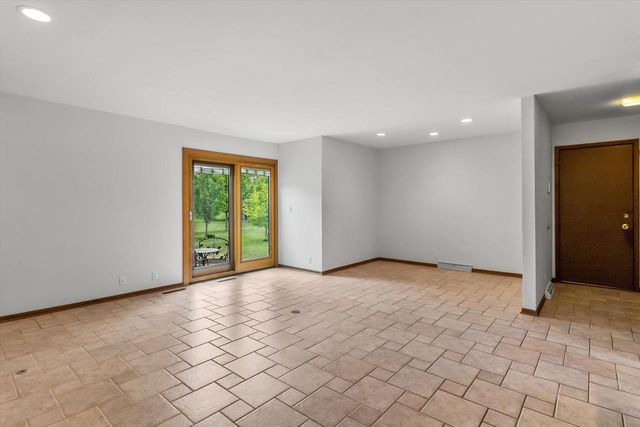 25 Lakewood DRIVE, Wind Point, WI 53402